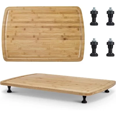 Разделочная доска SunnyFurn из карбонизированного бамбука с ножками, коричневая