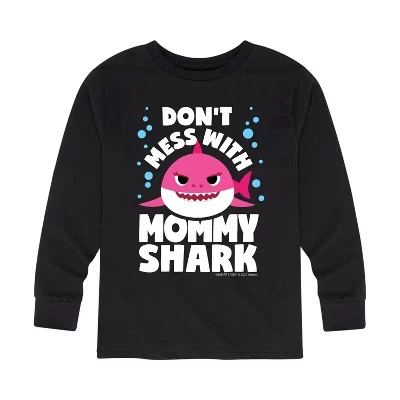 Не связывайтесь с графической футболкой Mama Shark с длинным рукавом черного цвета