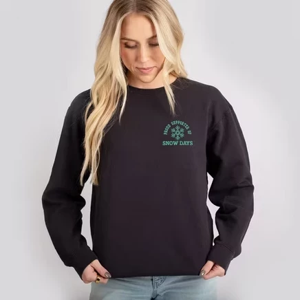 Вышитая футболка Proud Supporter Snow Days - женская легкая одежда, окрашенная в черный цвет