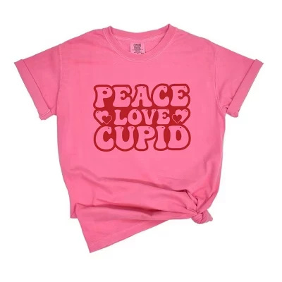 Женская футболка Peace Love Cupid с буквами на воздушном шаре и коротким рукавом, окрашенная crunchberry