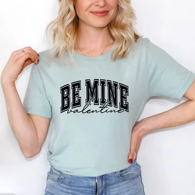 Женская футболка Be Mine Valentine Varsity с коротким рукавом и графическим принтом seafoam