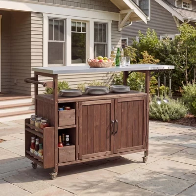 Сервировочная тележка Sharl Outdoor из елового дерева на колесиках с верхом из нержавеющей стали коричневого цвета