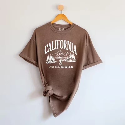 Женская футболка с коротким рукавом California Forest Scene, окрашенная в цвет эспрессо
