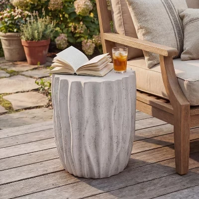 Приставной столик Leeseo Modern Patio из легкого бетона с ребристой текстурой для внутреннего дворика