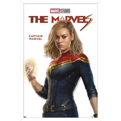 Постер в рамке Trends International Captain Marvel, белый