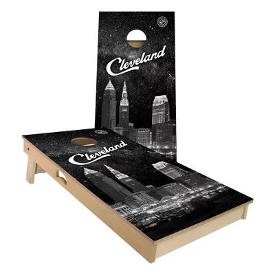 Набор досок Cleveland at Night Cornhole | Включает в себя (2) доски, (8) сумки и дополнительные аксессуары, а также чехол и подсветку