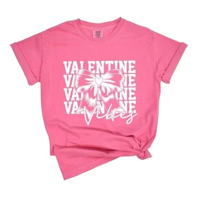 Женская футболка с короткими рукавами Coquette Valentine Vibes, окрашенная красками crunchberry