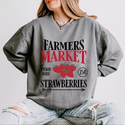 Женский свитшот Simply Sage Market «Клубника», серый