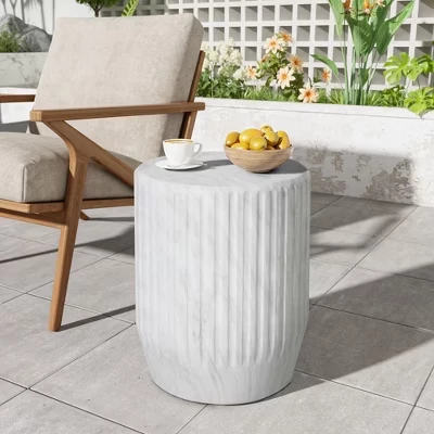 Современный многофункциональный резной столик из легкого бетона Hava Outdoor белого цвета