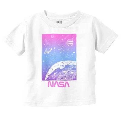 Футболка с графическим рисунком для малышей NASA Vaporwave Gradient Space Galaxy лицензированного белого цвета