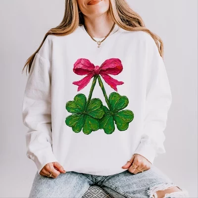 Clover Cherries Paint - Женская легкая одежда, окрашенная в белый цвет.