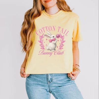 Cotton Tail Bunny Club Bubblegum - женская укороченная футболка свободного кроя с графическим принтом butter