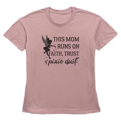 Женская футболка This Mom Runs on Pixie Dust розового цвета
