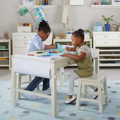 Стол для творчества Crafting Kids: Детский деревянный стол для хранения предметов искусства и рукоделия с рулоном бумаги и 3 выдвижными ящиками