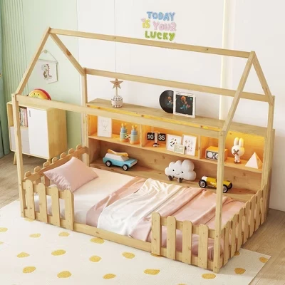 Игровой домик Монтессори, Напольная кровать Twin Size, детская кровать в коттедже с книжной полкой для хранения вещей и светодиодной подсветкой, Деревянный каркас кровати для игровой комнаты и спальни natural