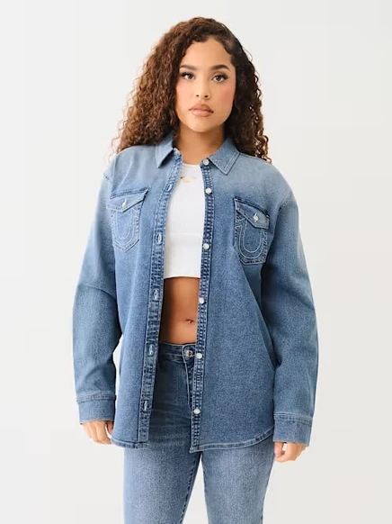 Джинсовая рубашка True Religion Oversized Crystal Logo с кристаллами, средняя стирка