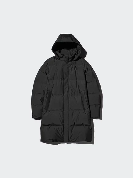 Бесшовное пуховое пальто Uniqlo черного цвета