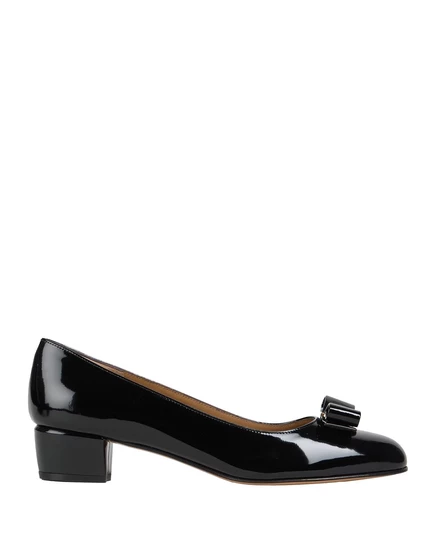 Женские туфли-лодочки Ferragamo лаковые с бантом, чёрные