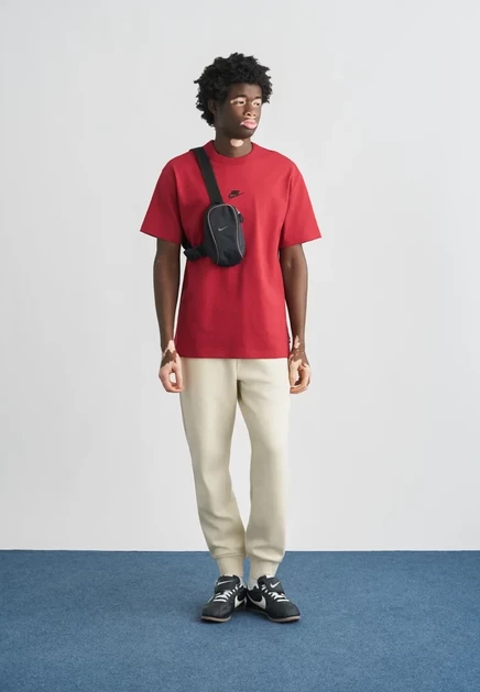 Мужская футболка Nike Sportswear M NSW Tee, малиновая