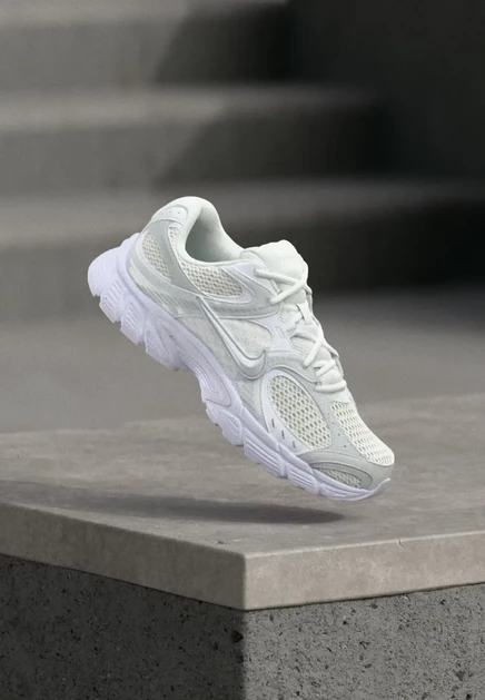 Мужские кроссовки Nike Sportswear V5 RNR, бело-черно-серебристые