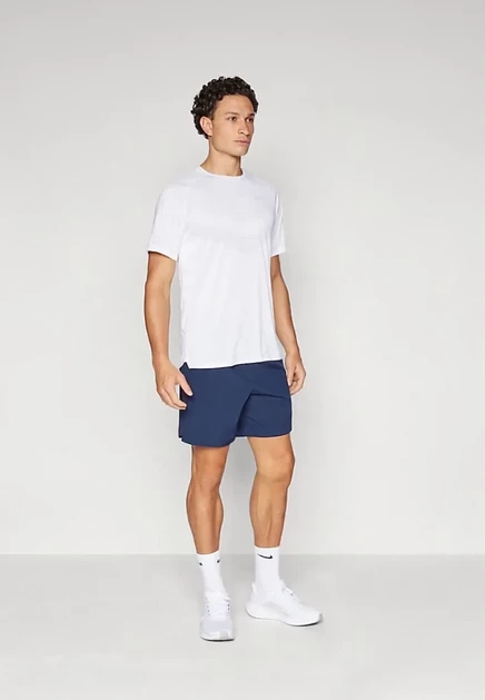 Мужская спортивная футболка Nike Stride, белая/серебристая
