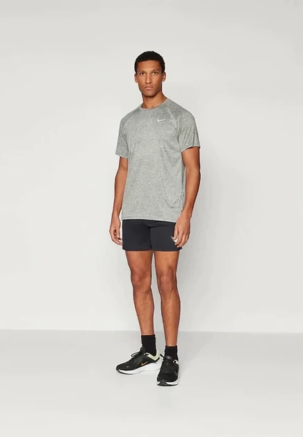 Мужская спортивная футболка Nike Performance Stride, серая