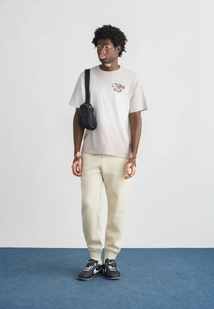 Мужская футболка Nike Sportswear Tee Dunk с принтом, кремовая