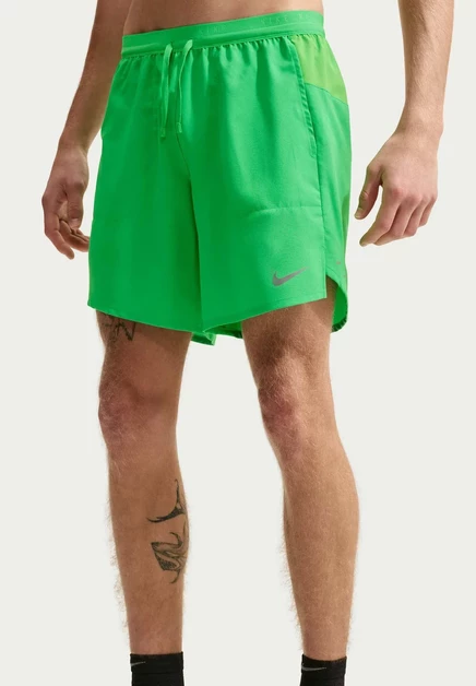 Nike Performance M NK DF STRIDE 7IN BF SHORT - Sports shorts - smoke grey/reflective silver-coloured green spark
