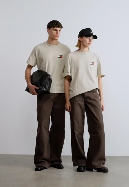 Футболка унисекс Tommy Jeans 90S, песочная
