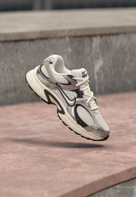 Мужские кроссовки Nike Sportswear V5 RNR, черно-бордовые