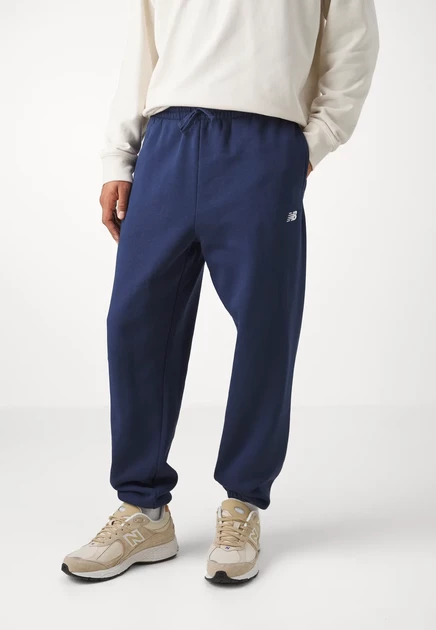 New Balance SPORT ESSENTIALS JOGGER - Tracksuit bottoms - sport green nb navy nny