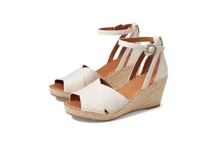 Gentle Souls by Kenneth Cole Charli X Band Buckle off-white