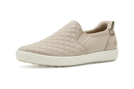 Женские слипоны ECCO Soft 7 стеганые, бежевые