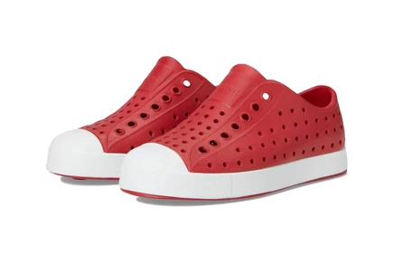 Native Shoes Kids Jefferson (Little Kid/Big Kid) ruby red/shell white