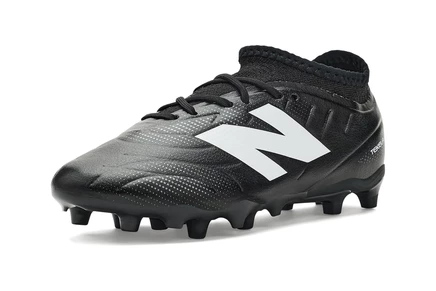 Детские футбольные бутсы New Balance Tekela Team Low FG V5, черно-бело-серебристые