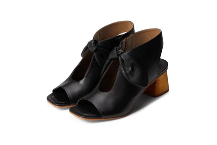 Bernardo Lizzie black glove leather