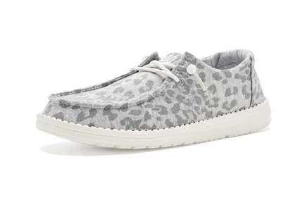 Женские слипоны Hey Dude Wendy Leopard, серые