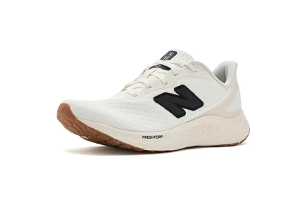 Женские кроссовки New Balance Fresh Foam Arishi v4, светло-серые/бежевые