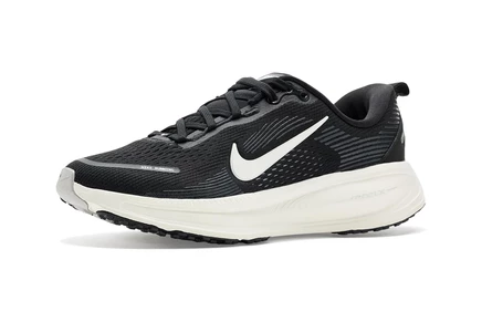 Детские кроссовки Nike Vomero 18, черно/белые