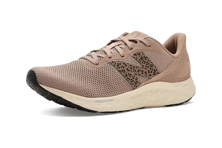 Женские кроссовки New Balance Fresh Foam Arishi v4, бежево-черные