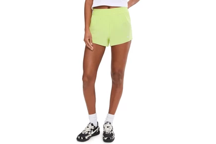 Женские шорты Nike Swift Dri-FIT 2,5″, желтые с серебристым