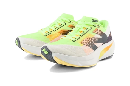 Женские кроссовки New Balance FuelCell Rebel v4 white/bleached lime glo
