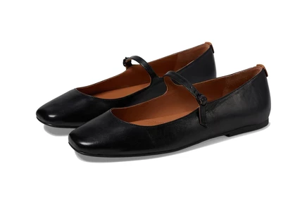 Gentle Souls by Kenneth Cole Wynona black leather