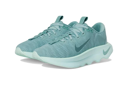 Женские кроссовки Nike Motiva, серо‑зеленые