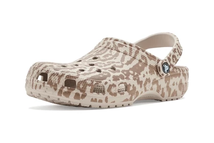 Мужские сабо Crocs Classic Animal Print, кремово-коричневые