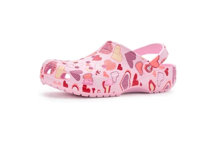 Унисекс клоги Crocs Classic Clog, розово‑молочные с сердечками