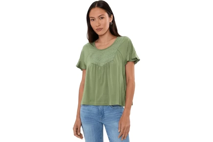 Топ Liverpool Los Angeles Petite Flutter Sleeve Woven To Knit Top with Embroidery