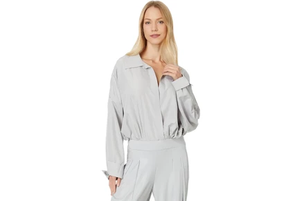 Женский боди-рубашка Norma Kamali Super Oversized Boyfriend NK, серо-голубой