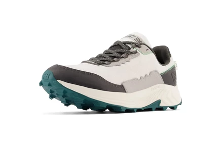 Женские кроссовки New Balance FuelCell 2190 paper white/blacktop
