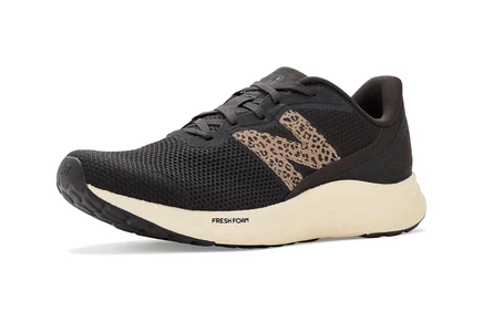 Женские кроссовки New Balance Fresh Foam Arishi v4, черно-бежевые